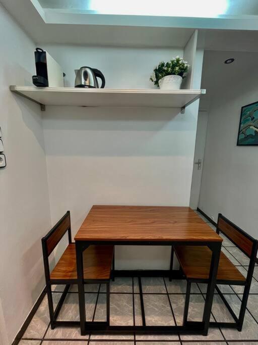 Appartamento Urban Flat Next To Kalimarmaro Atene Esterno foto